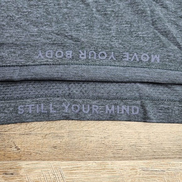 Lululrmon Navy Blue Swiftly Tech Tshirt Women's Size 8 - Picture 3 of 10